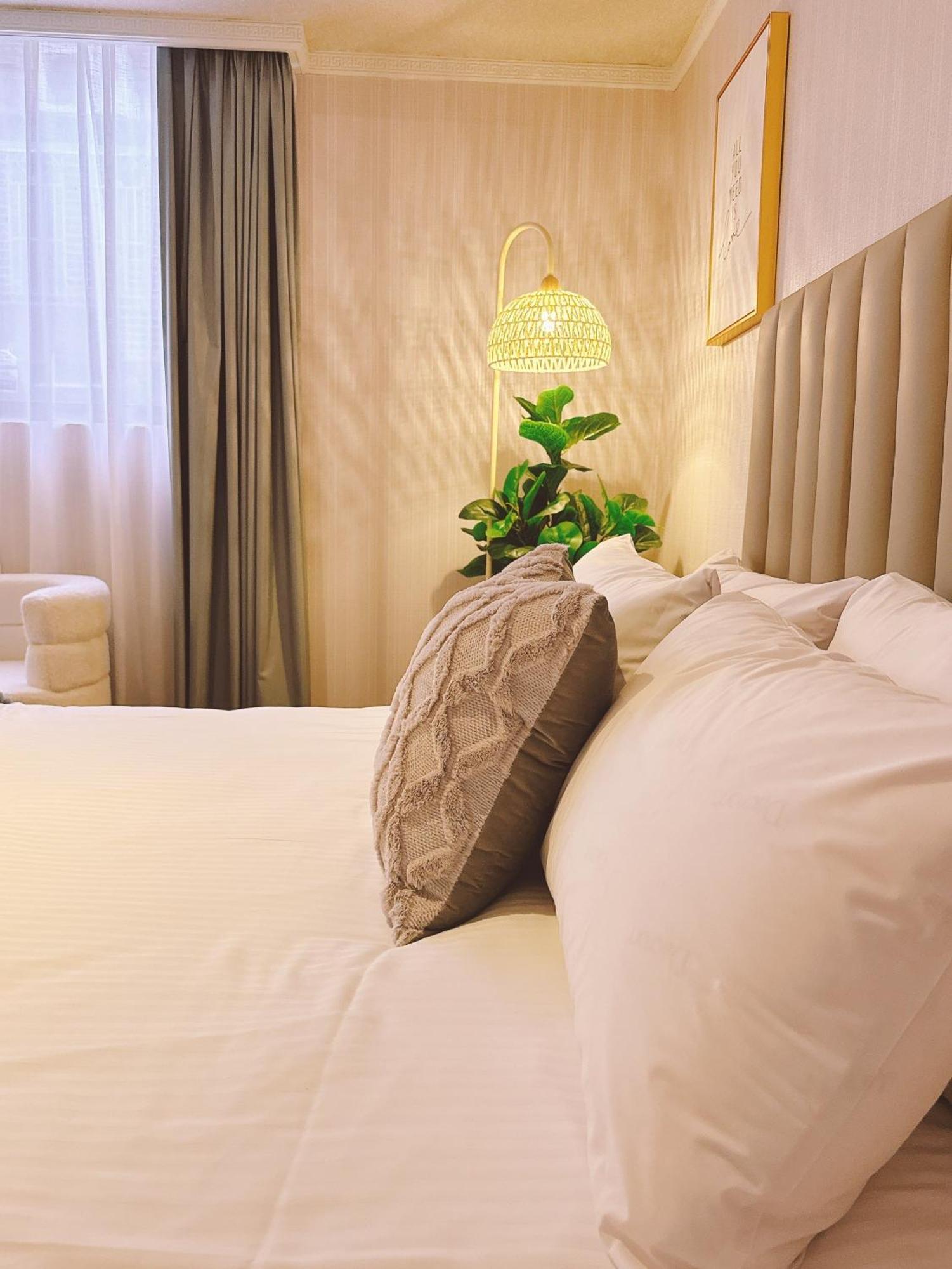 Meworld Hotel - Sanchong Taipei Exterior photo