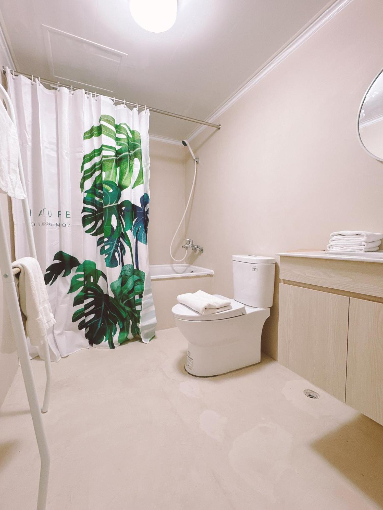 Meworld Hotel - Sanchong Taipei Exterior photo